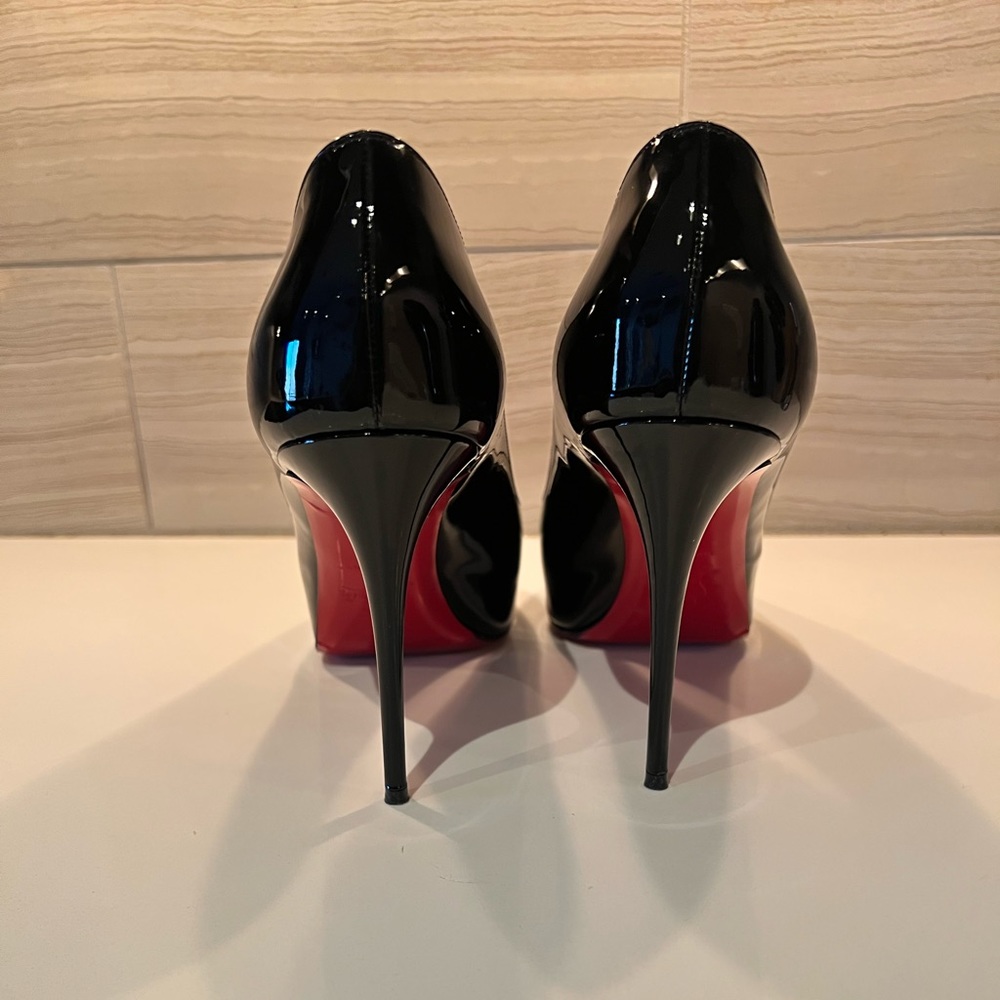 Christian Louboutin size 10.5 (40.5) black Very Prive patent pump heel 100m